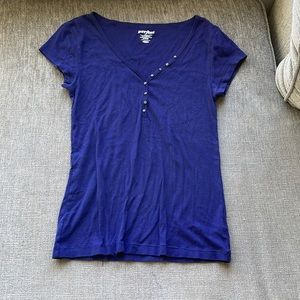 Blue Old Navy v-neck top size medium.